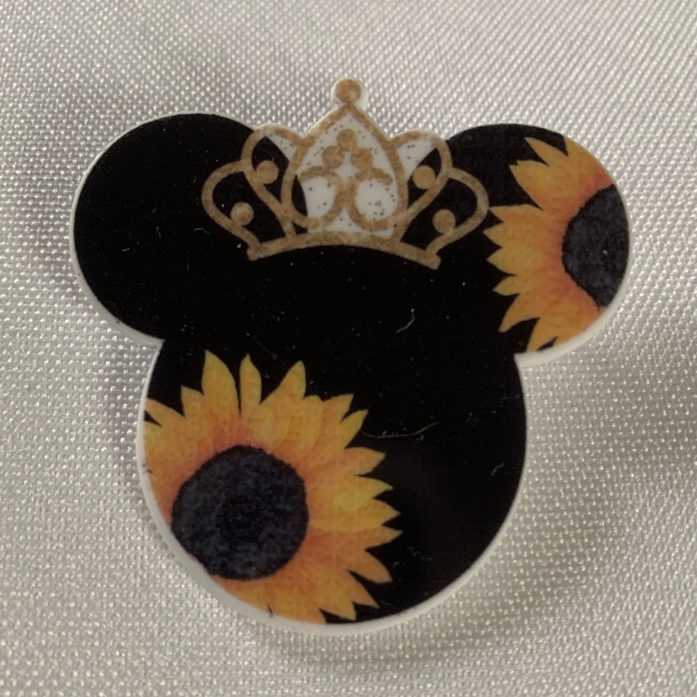 NWT. Handmade Disney Minnie Mouse with Sunflowers and Crown Pin Brooch!
